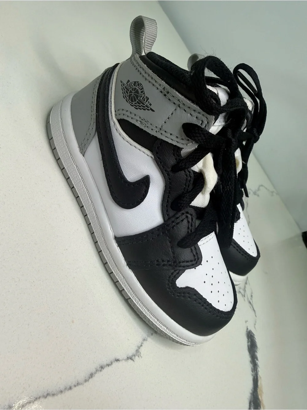 Nike Air Jordan 1 Mid SE Diamond Athletic Shoes Boys 7c White/Black